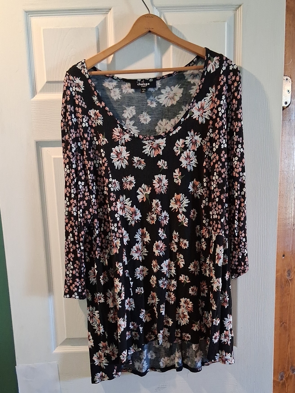 Chelsea Black Floral Scoop-Neck Tunic Top